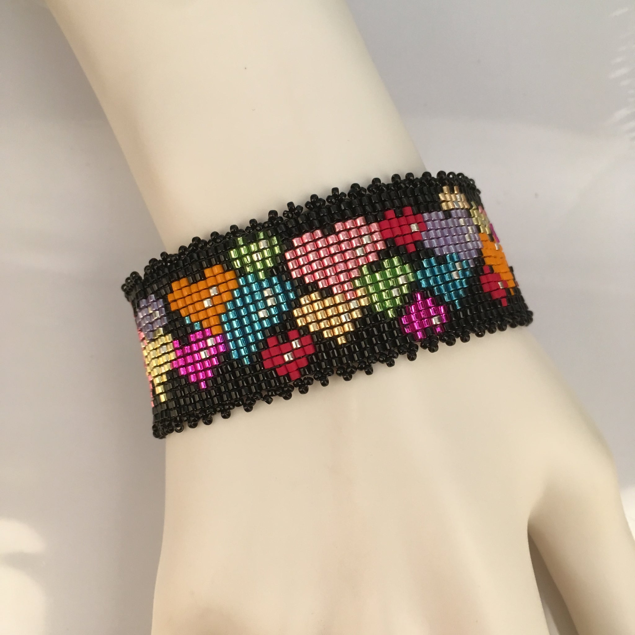 Floating Hearts Valentine Day Bead Loom Bracelet Pattern PDF by Susan Pelligra 