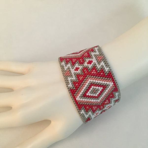 Coral peach Ralph Lauren style laid back handmade beaded bracelet sophisticated in red grey coral white 